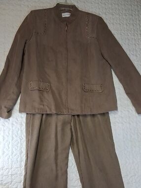 Alfred Dunner Taupe Brown Zipper Jacket Fake Pockets Stretch Band Pants / Pocket